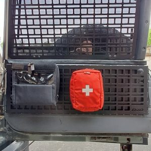 Відкидний стіл на двері багажника Nissan Patrol Y60