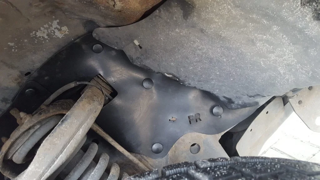 Комплект посиленого брудозахисту моторного відсіку з набором кліпс для Toyota Land Cruiser Prado 90 (1996-2002)