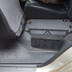 Молле панель для вогнегасника на Mitsubishi Pajero Sport 1