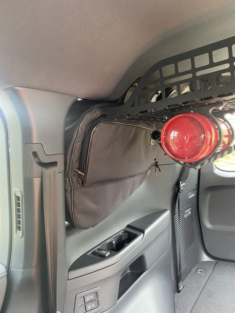 Термосумка-органайзер на вікно багажника Toyota Land Cruiser 300