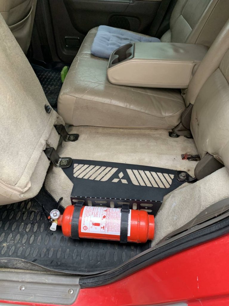 Молле панель для вогнегасника на Mitsubishi Pajero Sport 1