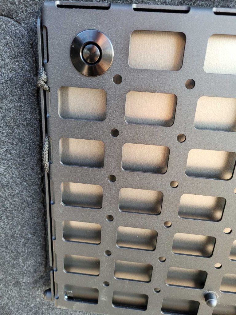 Відкидний стіл на двері багажника Suzuki Jimny (2018+)