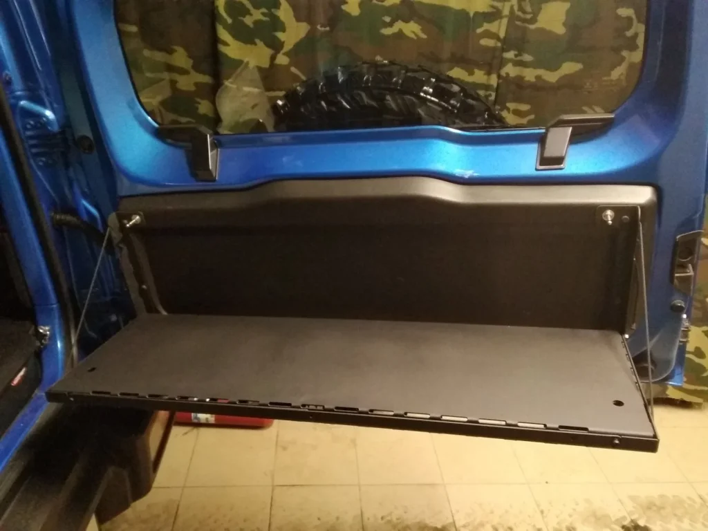 Відкидний стіл на двері багажника Suzuki Jimny (2018+)