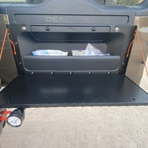 Відкидний стіл на двері багажника Land Rover Defender L663