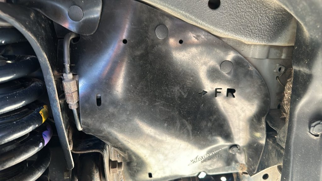 Комплект посиленого брудозахисту моторного відсіку з набором кліпс для Mitsubishi Pajero Sport G3 (2014-т.ч.)