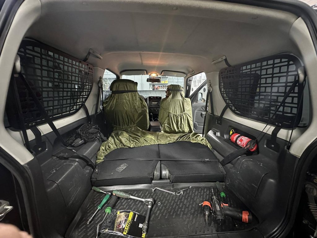 Модульна система зберігання Molle (Молле) для вікон багажника Suzuki Jimny JB23/JB33/JB43/JB53 (1998-2018)