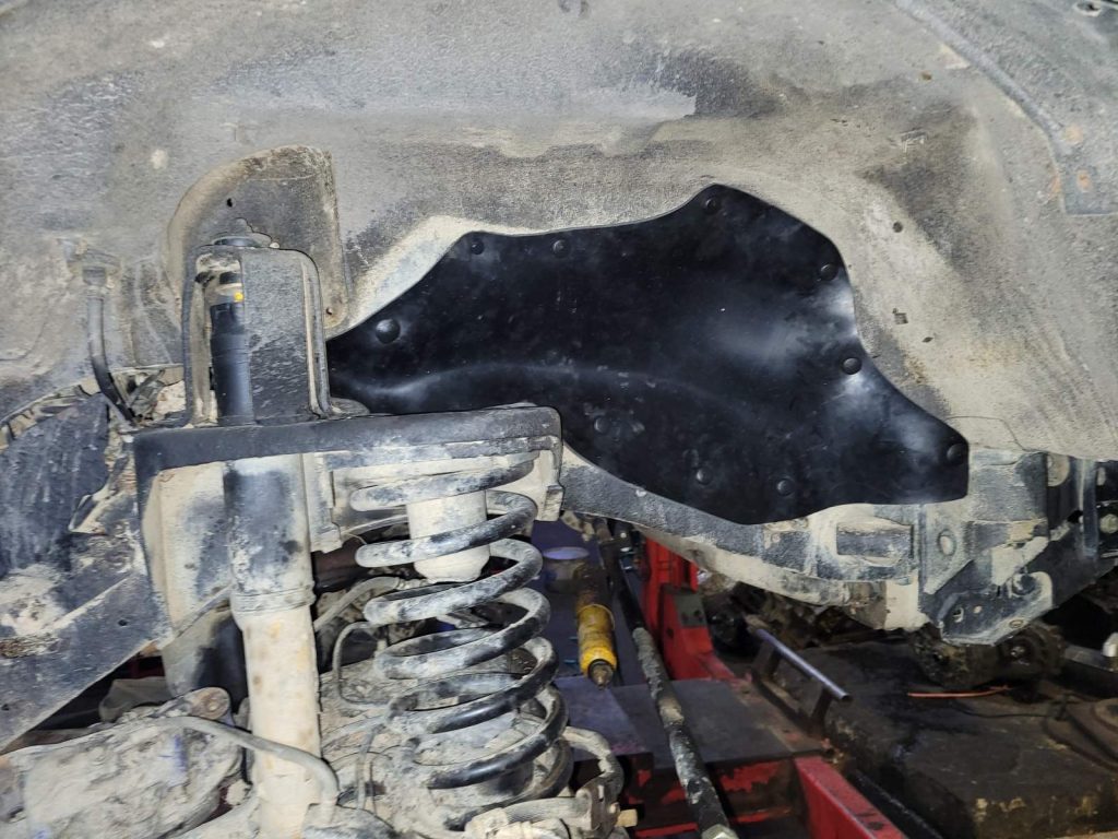 Комплект посиленого брудозахисту моторного відсіку з набором кліпс для Nissan Patrol Y61