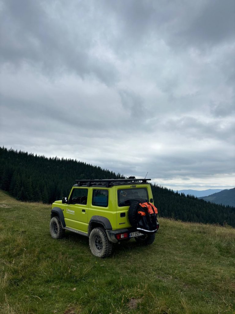 Сумка на запасне колесо на двері багажника