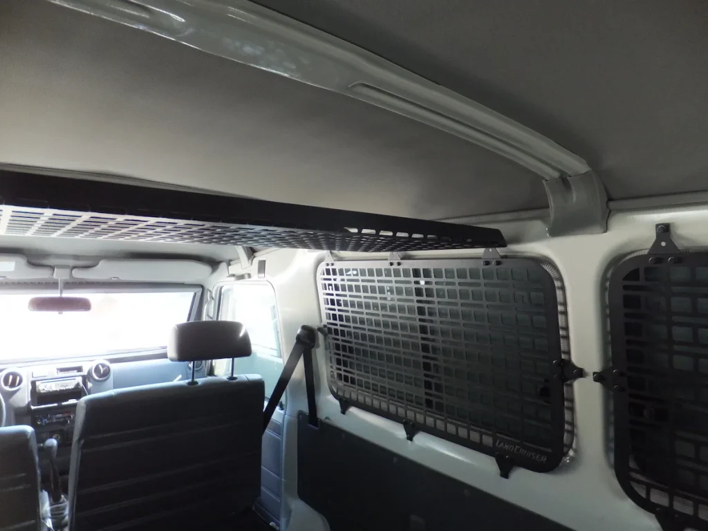 Полиця під стелю в багажник Toyota Land Cruiser 78