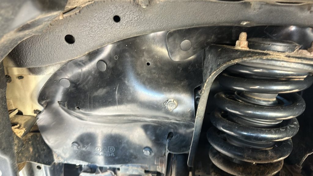 Комплект посиленого брудозахисту моторного відсіку з набором кліпс для Mitsubishi Pajero Sport G3 (2014-т.ч.)