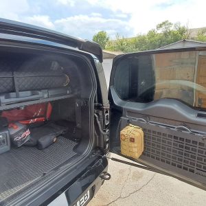 Полиця в багажник Land Rover Defender L663