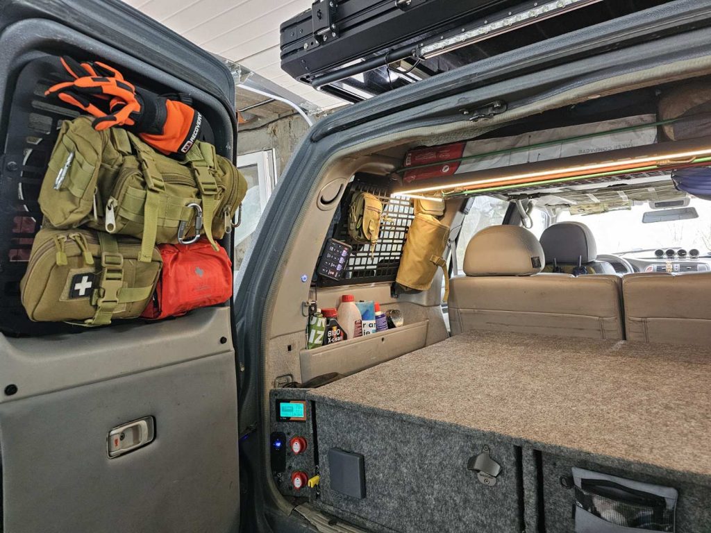 Модульна система зберігання Molle (Молле) на вікно багажника Nissan Patrol Y61