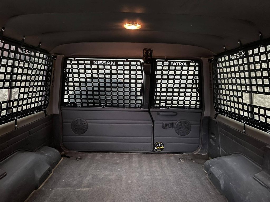 Molle (Молле) панель для дверей багажника Nissan Patrol Y60