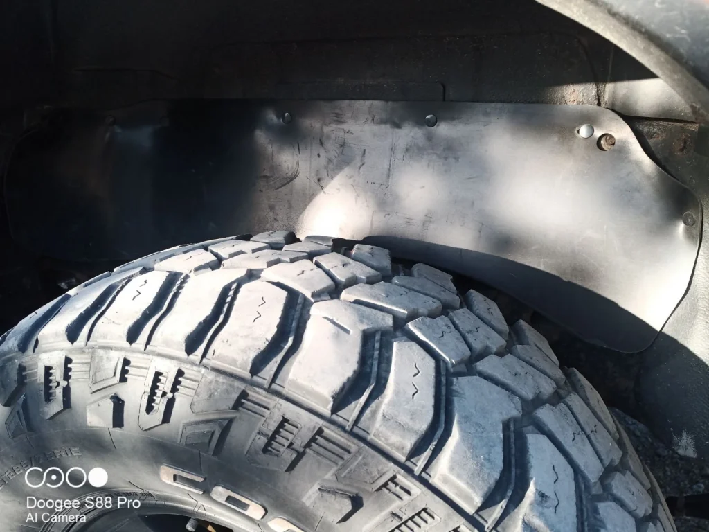 Комплект посиленого брудозахисту задньої арки з набором кліпс для Nissan Patrol Y61 (1997-2010)