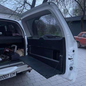 Відкидний стіл на двері багажника Suzuki Grand Vitara JT (2012-2019)