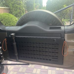 Відкидний стіл на двері багажника Land Rover Defender L663