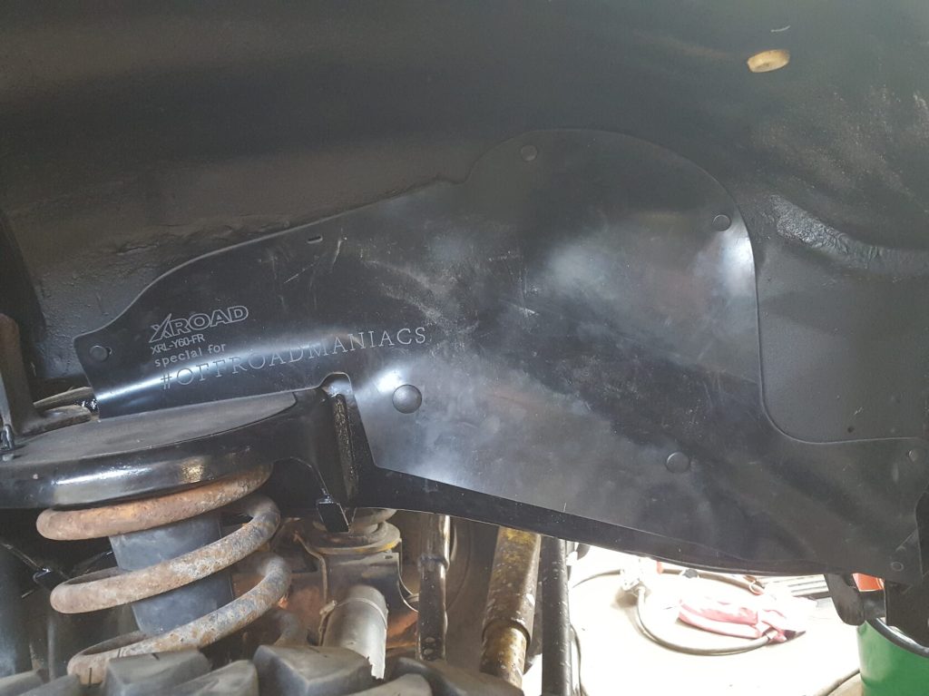 Пильник моторного відсіку задня права частина для Nissan Patrol Y60 (1987-1997)