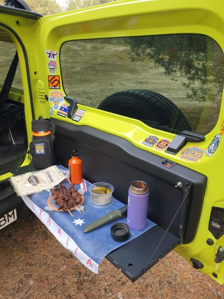 Відкидний стіл на двері багажника Suzuki Jimny (2018+)