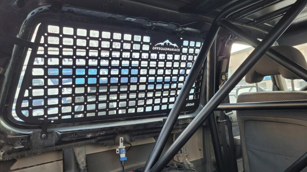 Модульна система зберігання Molle (Молле) на вікно багажника Nissan Patrol Y61