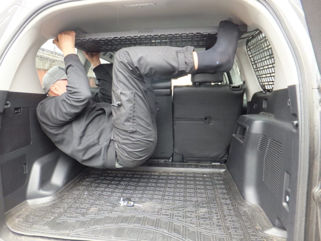 Полиця під стелю в багажник Nissan Patrol Y61