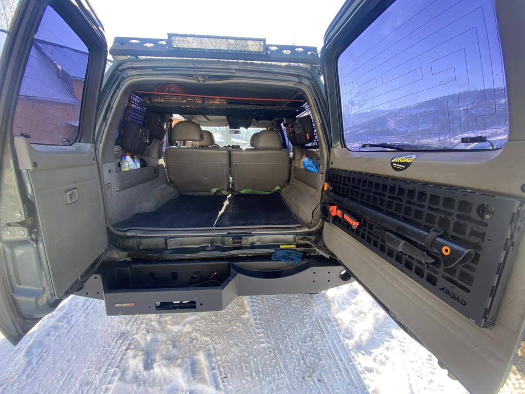 Модульна система зберігання Molle (Молле) на вікно багажника Nissan Patrol Y61