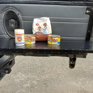 Відкидний стіл на двері багажника Nissan Patrol Y60