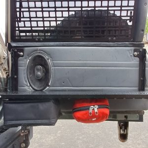 Відкидний стіл на двері багажника Nissan Patrol Y61