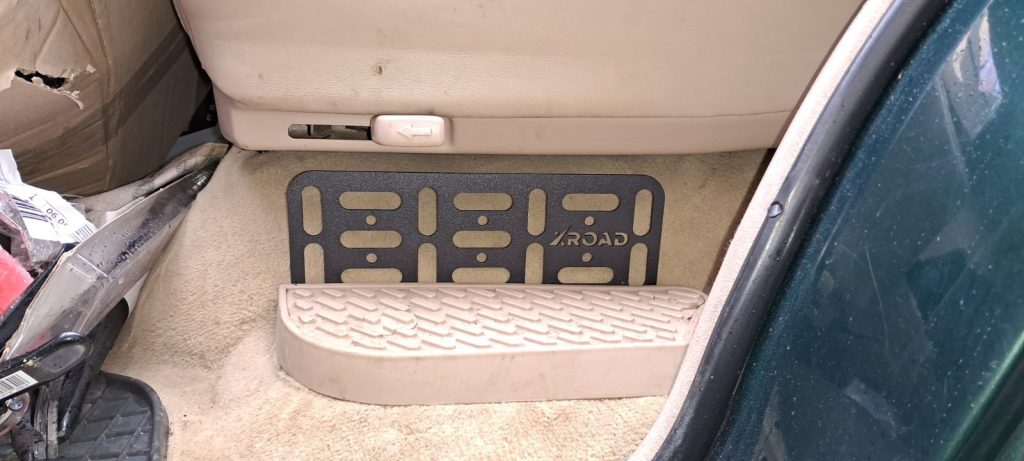 Molle (Молле) панель під заднє сидіння Toyota Land Cruiser 100