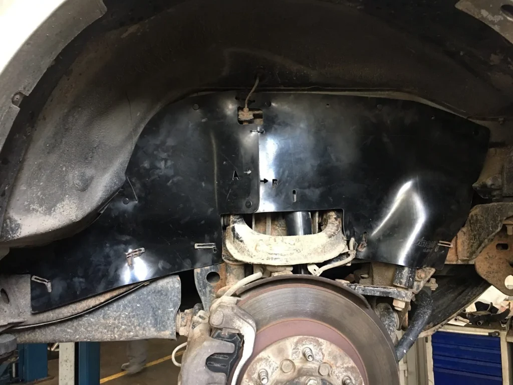 Комплект посиленого брудозахисту моторного відсіку з набором кліпс для Mitsubishi L200 G3 (1996-2004)