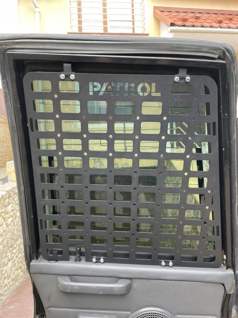 Molle (Молле) панель для дверей багажника Nissan Patrol Y60