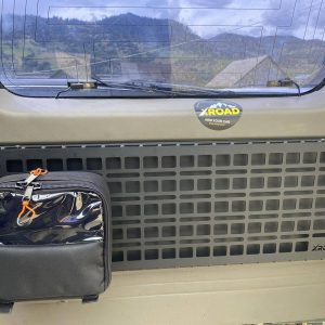 Відкидний стіл на двері багажника Nissan Patrol Y61