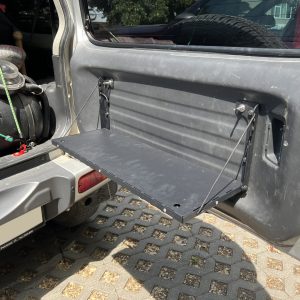 Відкидний стіл на двері багажника Suzuki Jimny JB23/JB33/JB43/JB53 (1998-2018)