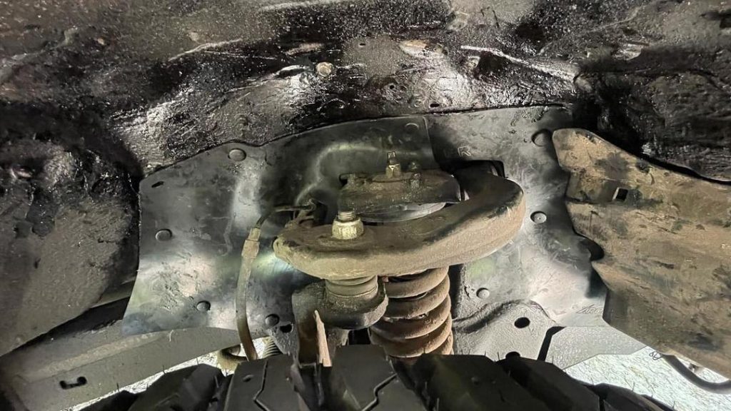 Комплект посиленого брудозахисту моторного відсіку з набором кліпс для Toyota Land Cruiser Prado 90 (1996-2002)