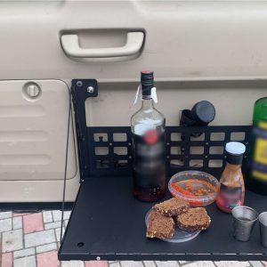 Відкидний стіл на двері багажника Nissan Patrol Y60