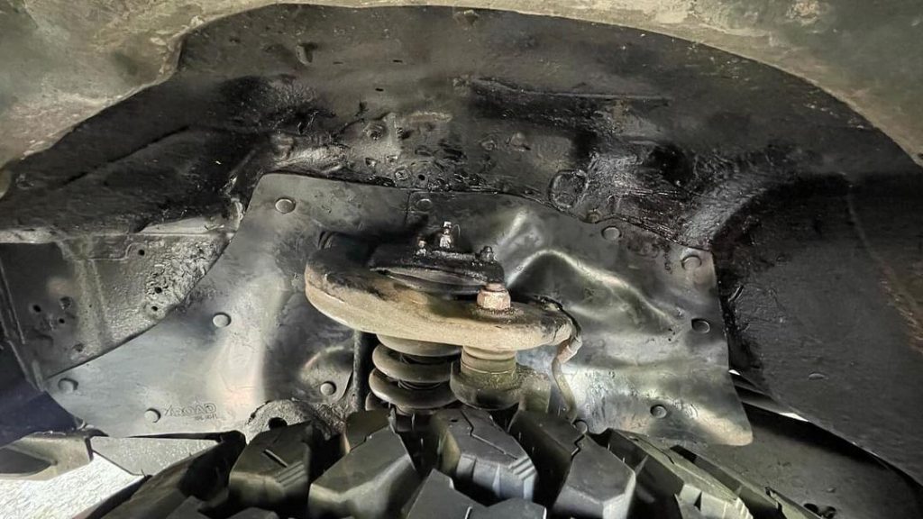 Комплект посиленого брудозахисту моторного відсіку з набором кліпс для Toyota Land Cruiser Prado 90 (1996-2002)