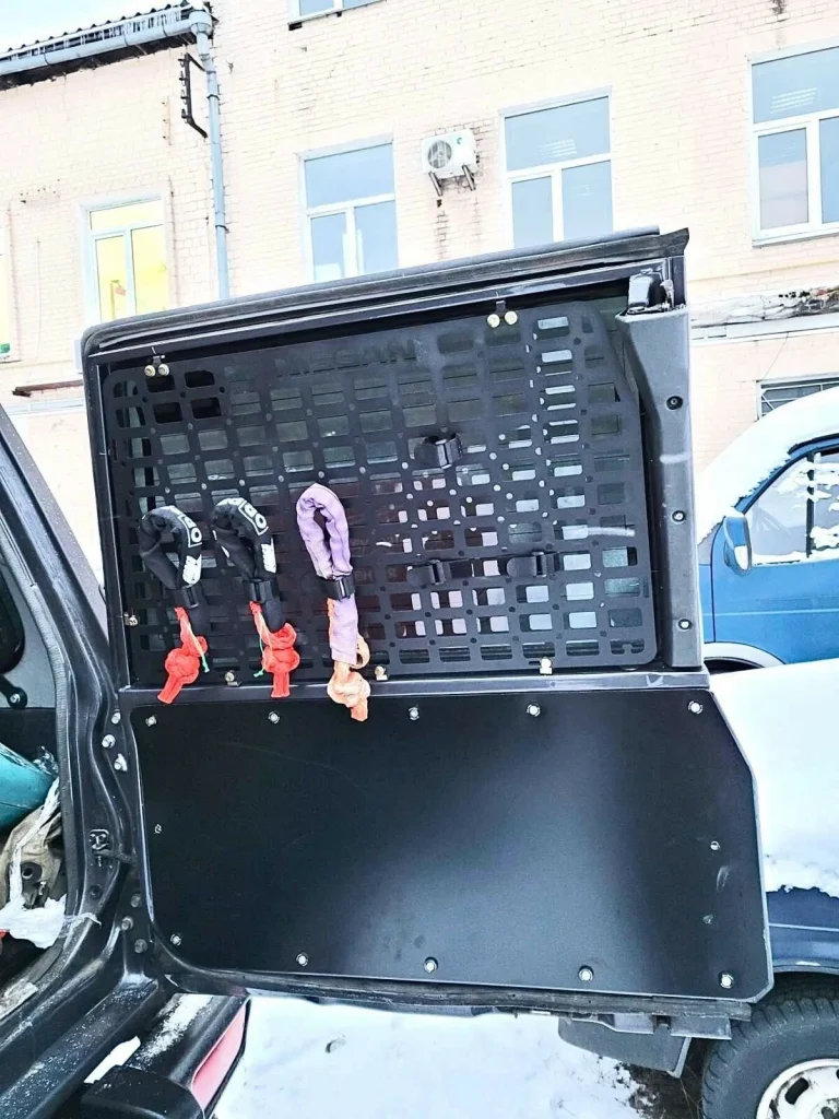 Molle (Молле) панель для дверей багажника Nissan Patrol Y60