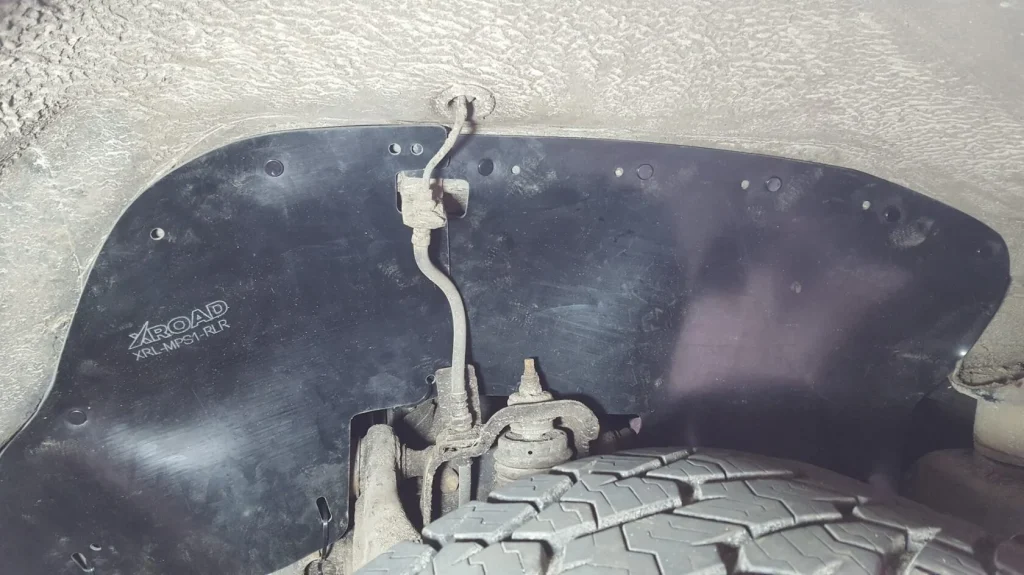 Комплект посиленого брудозахисту моторного відсіку з набором кліпс для Mitsubishi L200 G3 (1996-2004)