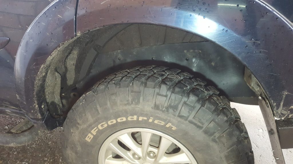 Комплект посиленого брудозахисту задньої арки з набором кліпс для Mitsubishi Pajero Sport G2 (2008-2014)