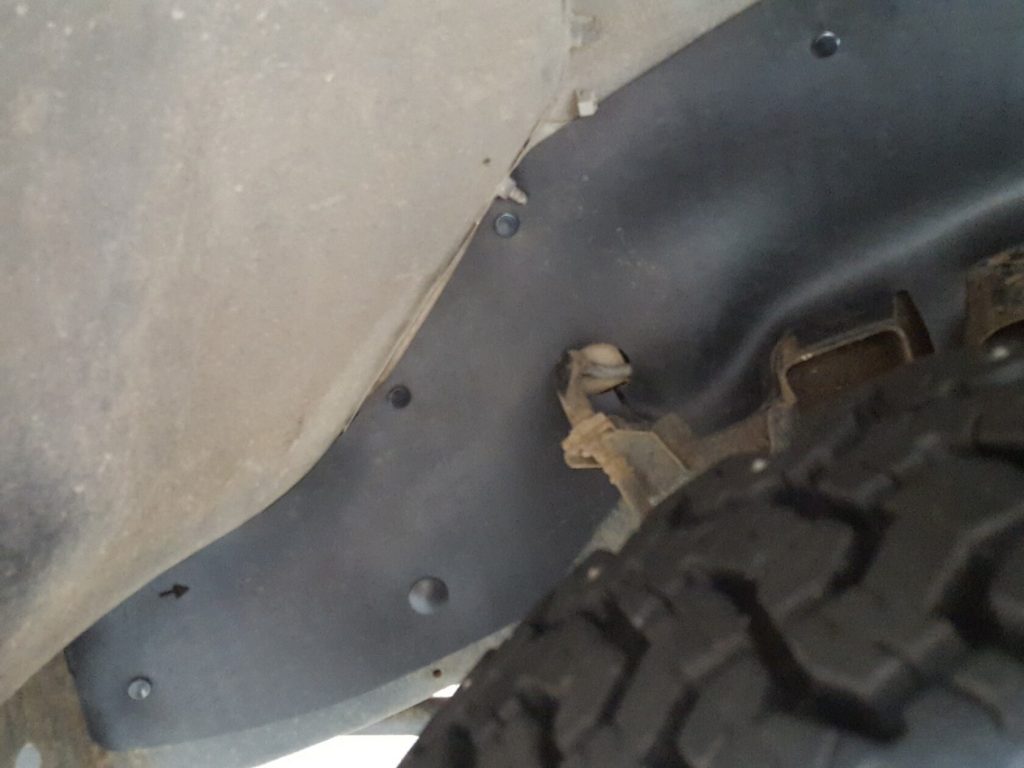 Комплект посиленого брудозахисту моторного відсіку з набором кліпс для Nissan NP300/Navara (1997-2004)