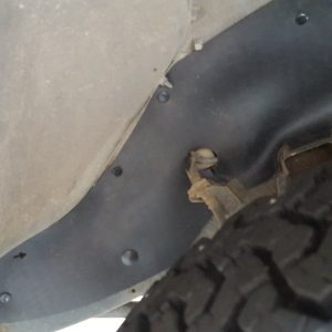 Комплект посиленого брудозахисту моторного відсіку з набором кліпс для Nissan NP300/Navara (1997-2004)