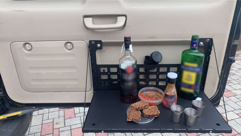 Відкидний стіл на двері багажника Toyota Land Cruiser Prado 120/Lexus GX 470, короткий