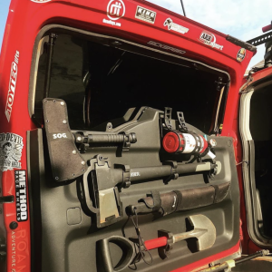 Кріплення Quick Fist Square 74-114 мм для вогнегасника, інструменту, зброї АК (USA)