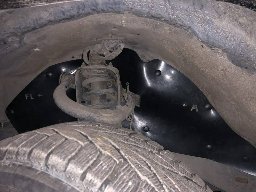 Комплект посиленого брудозахисту моторного відсіку з набором кліпс для Toyota Land Cruiser Prado 120