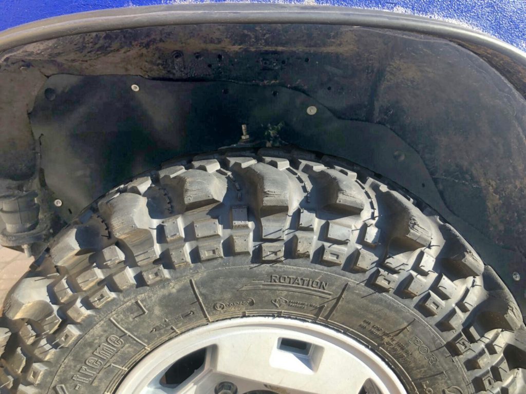 Комплект посиленого брудозахисту моторного відсіку з набором кліпс для Nissan Terrano (1985-1995)