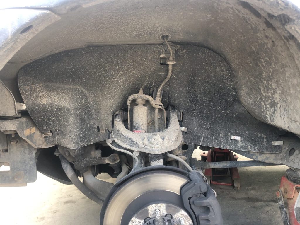 Комплект посиленого брудозахисту моторного відсіку з набором кліпс для Mitsubishi Pajero Sport G1 (1998-2008)