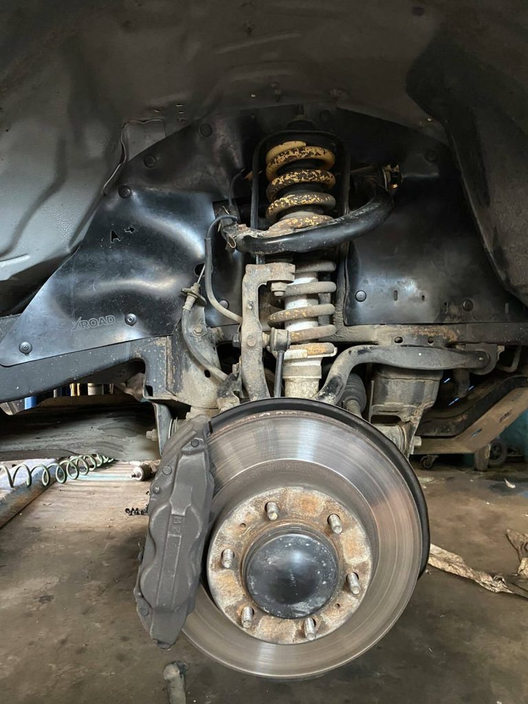 Комплект посиленого брудозахисту моторного відсіку з набором кліпс для Toyota Hilux G7 (2004-2014)