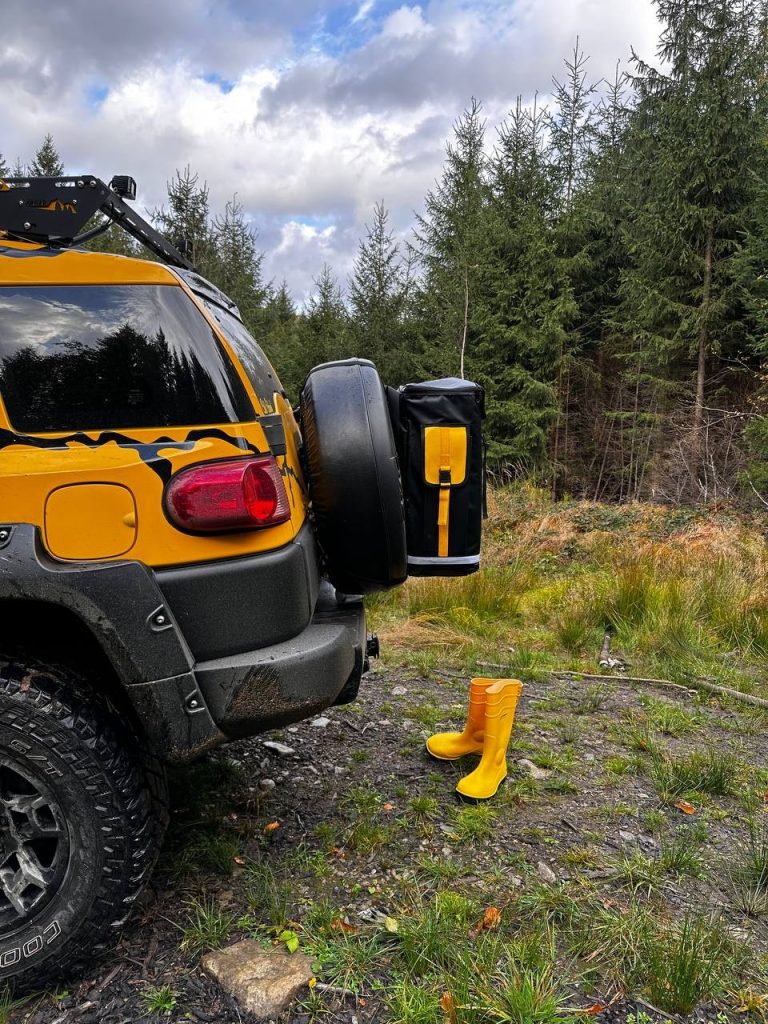 Сумка на запасне колесо на двері багажника