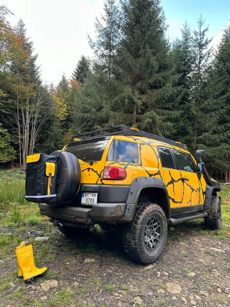 Сумка на запасне колесо на двері багажника